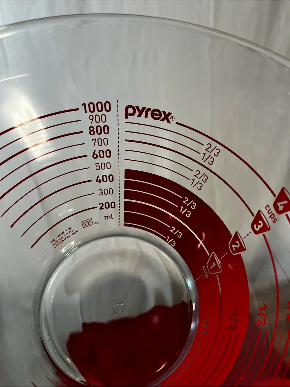 Pyrex Glass Measuring Cup with Red Accents 4 cups/one liter with plastic lid